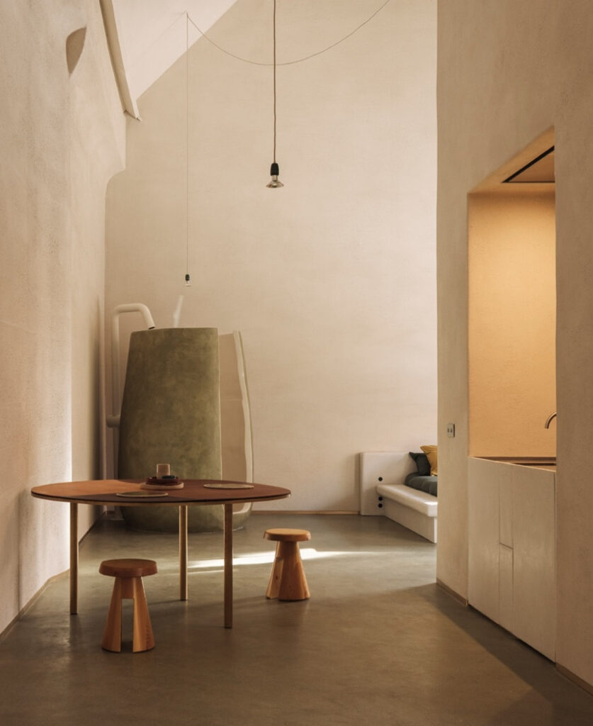 Room with a LOHO clay wall finish